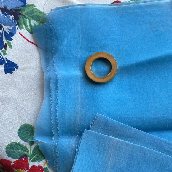 Vintage organdy (ca 1950's) blue remnant, 36" wide, 18" long - Picture 4 of 4